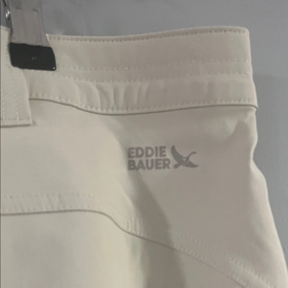 Eddie Bauer Woman’s Tan Cargo Pants Size 20 - Picture 7 of 9